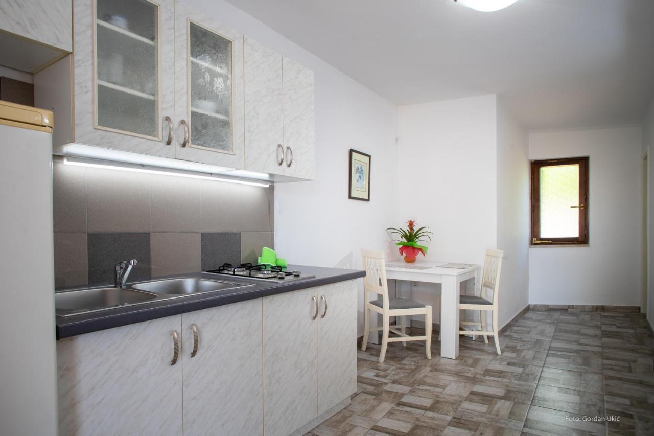 Apartman Luka 로비니 외부 사진